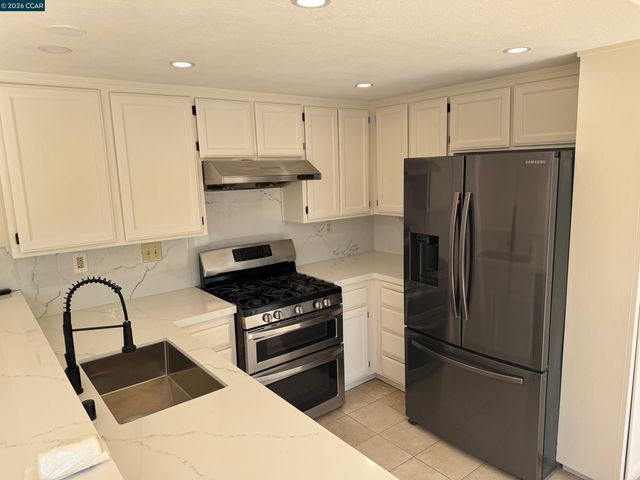 2268 Oak Hills Dr, Pittsburg, CA 94565