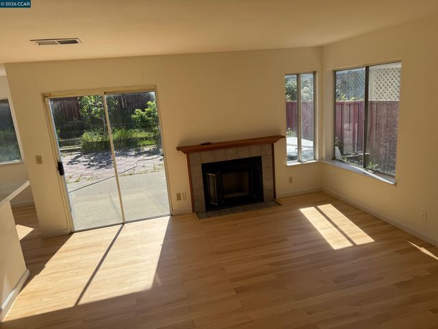 2268 Oak Hills Dr, Pittsburg, CA 94565