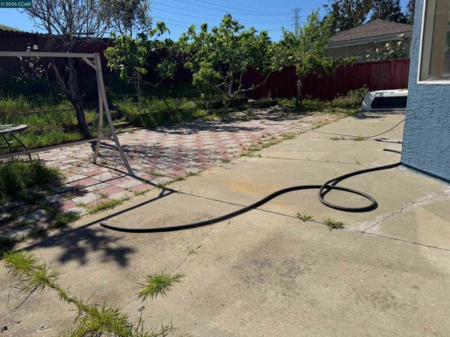 2268 Oak Hills Dr, Pittsburg, CA 94565