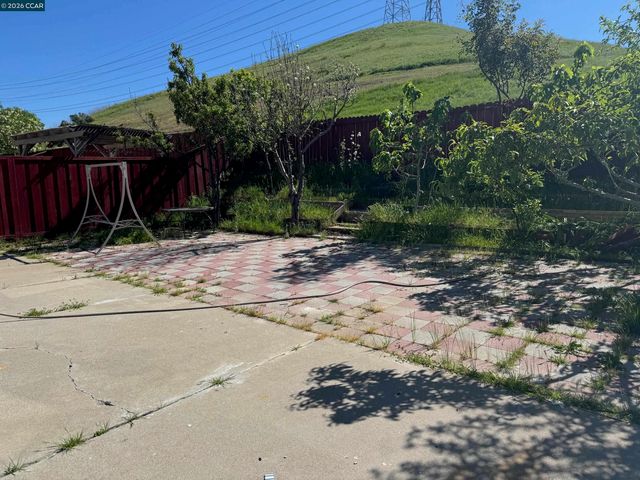 2268 Oak Hills Dr, Pittsburg, CA 94565