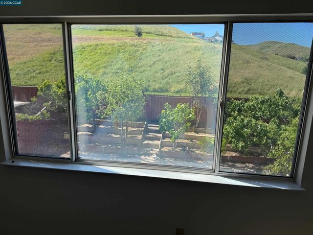 2268 Oak Hills Dr, Pittsburg, CA 94565