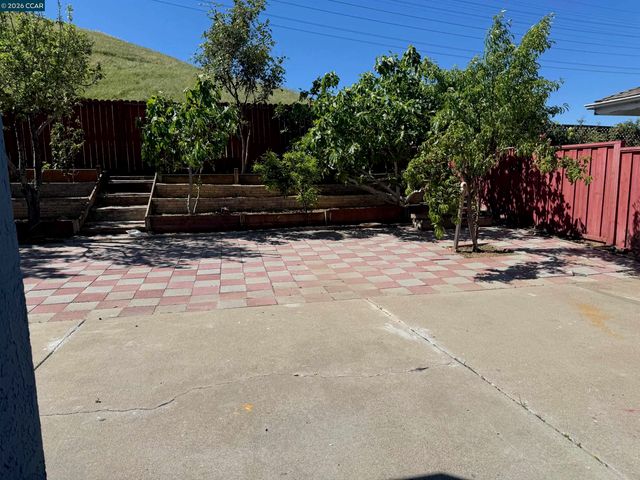 2268 Oak Hills Dr, Pittsburg, CA 94565