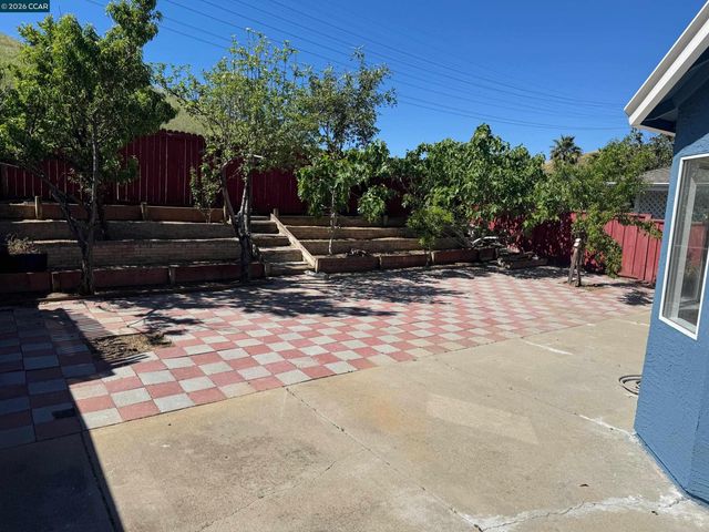 2268 Oak Hills Dr, Pittsburg, CA 94565