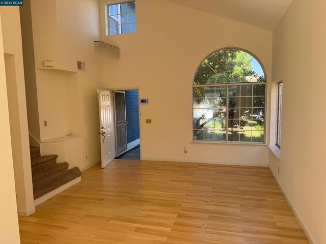 2268 Oak Hills Dr, Pittsburg, CA 94565