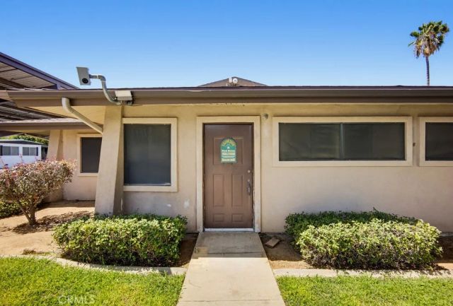 1097 State, Hemet, CA 92543