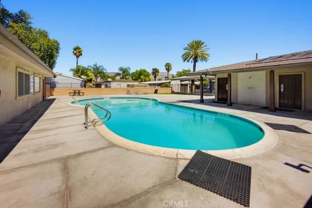 1097 State, Hemet, CA 92543