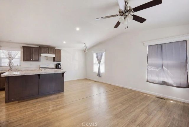 1097 State, Hemet, CA 92543