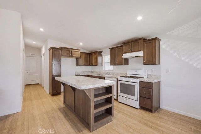 1097 State, Hemet, CA 92543