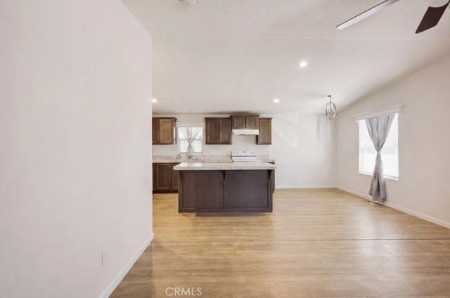 1097 State, Hemet, CA 92543