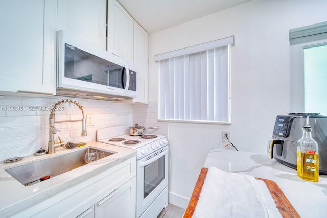 2841 SW 24th Ter, Miami, FL 33145