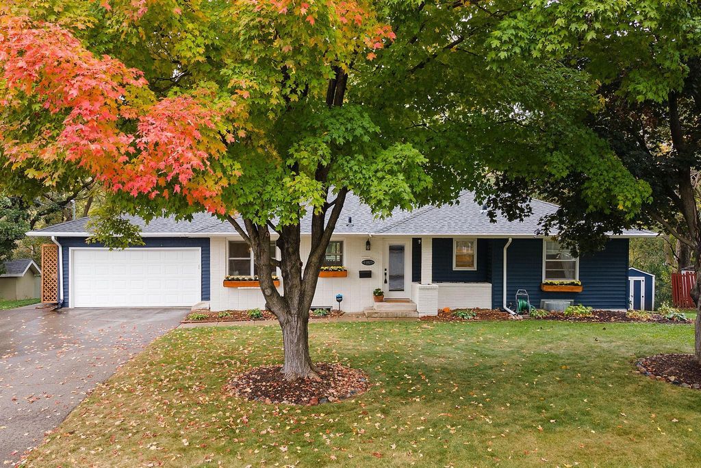 11823 Shady Oak Drive, Minnetonka, MN 55343