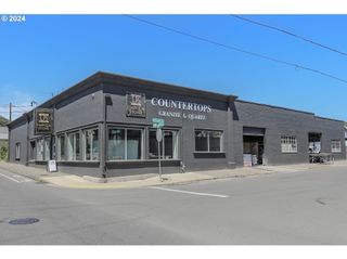 403 Ne WINCHESTER St, Roseburg, OR 97470