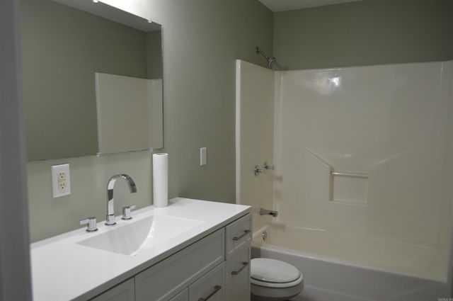 100 W Clinton Street, Heber Springs, AR 72543