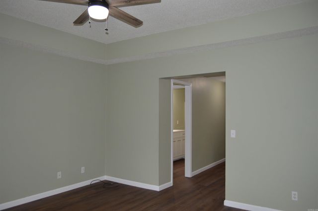 100 W Clinton Street, Heber Springs, AR 72543