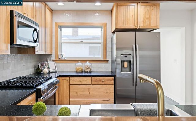 2703 Mathews St, Berkeley, CA 94702
