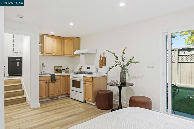 2703 Mathews St, Berkeley, CA 94702