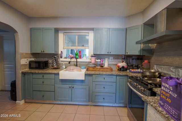 3741 W MORELAND Street, Phoenix, AZ 85009