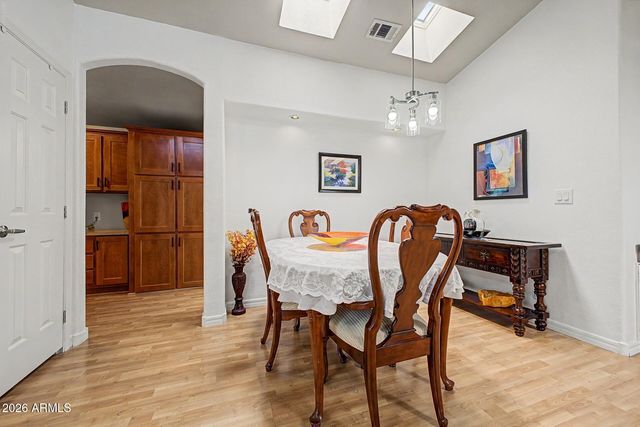 3301 S GOLDFIELD Road 2122, Apache Junction, AZ 85119