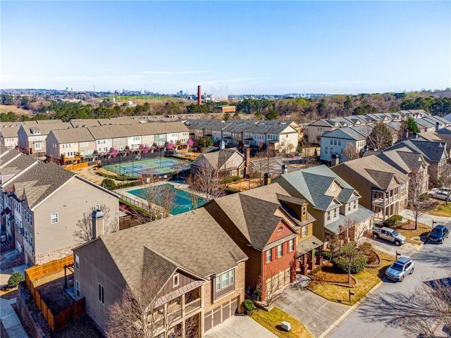 2048 Village Crest NW Drive, Atlanta, GA 30318
