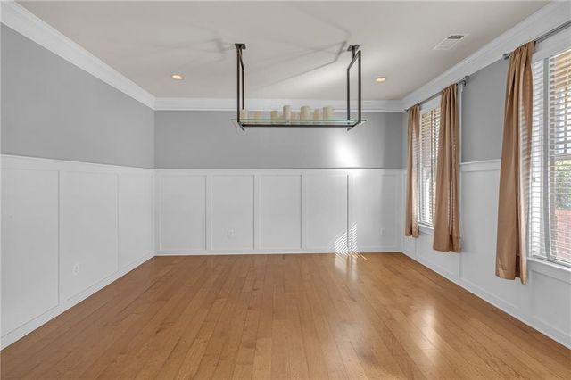 2048 Village Crest NW Drive, Atlanta, GA 30318