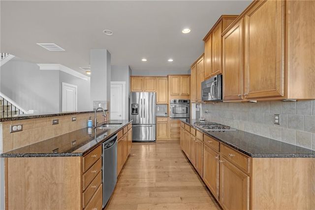 2048 Village Crest NW Drive, Atlanta, GA 30318