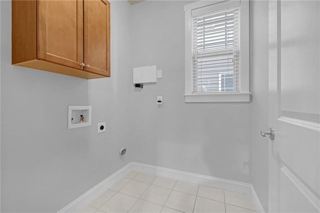 2048 Village Crest NW Drive, Atlanta, GA 30318