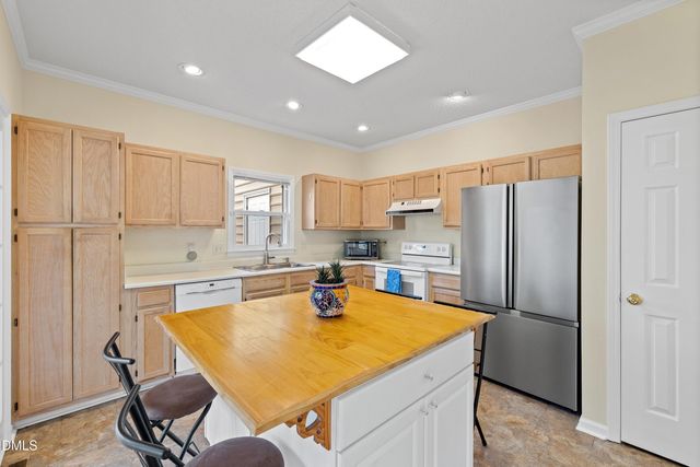 201 Riverwalk Circle, Cary, NC 27511