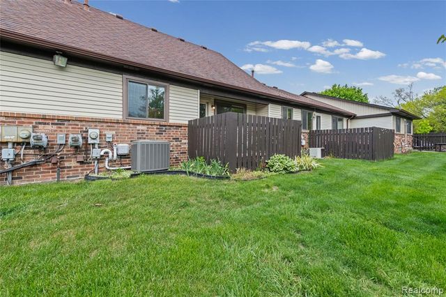 3779 Heritage Parkway 41, Dearborn, MI 48124