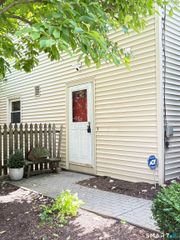 32 Pine Street 21, Norwalk, CT 06854