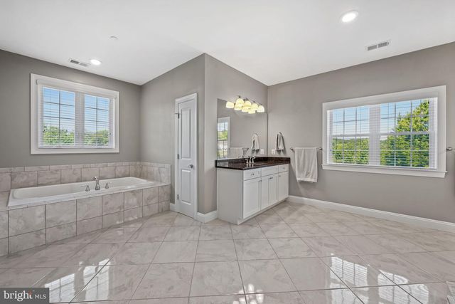3942 BRIAR KNOLL CIR, Phoenix, MD 21131
