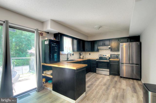 14 BLUE JAY DR, Clementon, NJ 08021