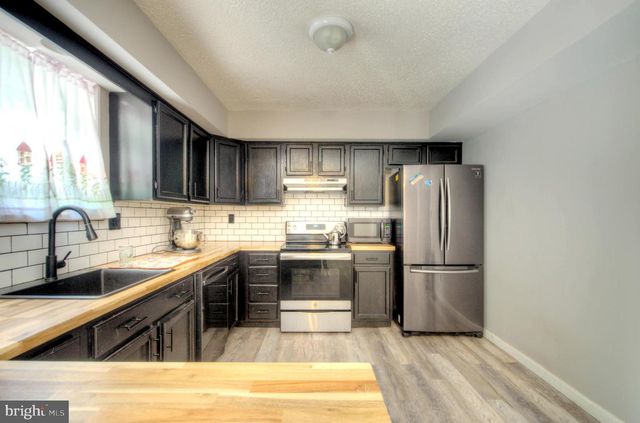 14 BLUE JAY DR, Clementon, NJ 08021