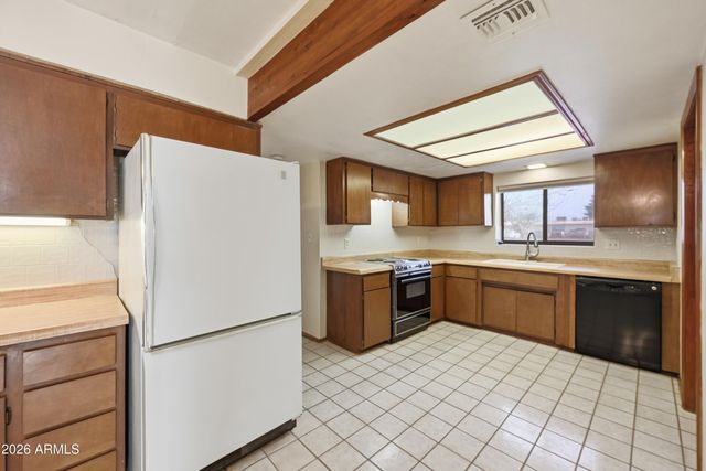 242 E LA CANADA Boulevard, Goodyear, AZ 85338