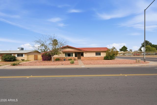242 E LA CANADA Boulevard, Goodyear, AZ 85338