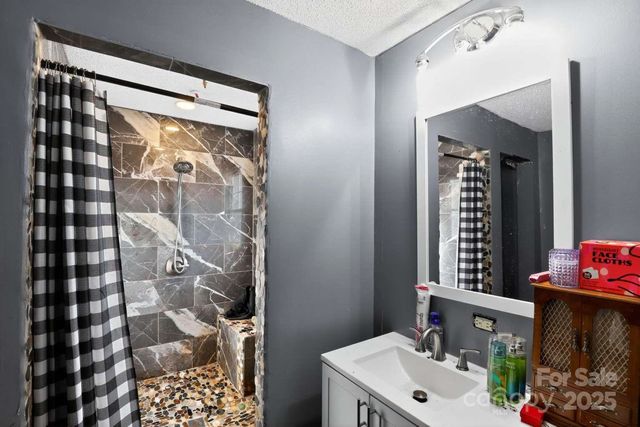 215 Amywood Lane, Mills River, NC 28759