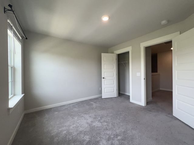 2012 Hardwick Ln, Gallatin, TN 37066