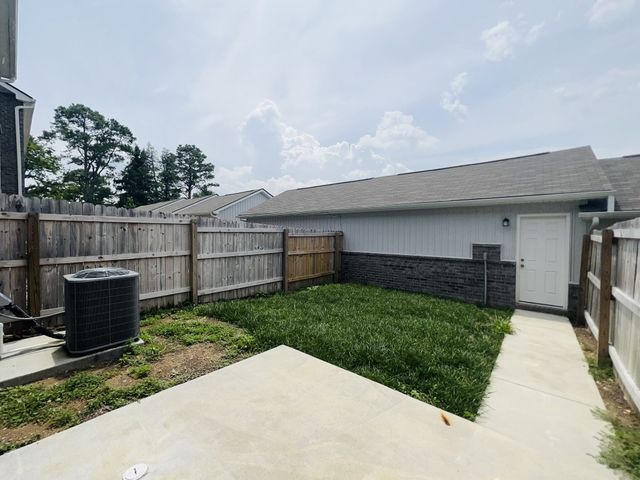 2012 Hardwick Ln, Gallatin, TN 37066