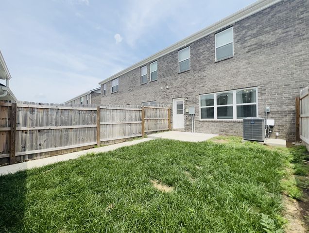 2012 Hardwick Ln, Gallatin, TN 37066