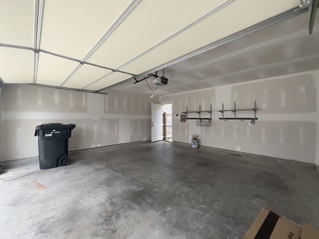 2012 Hardwick Ln, Gallatin, TN 37066