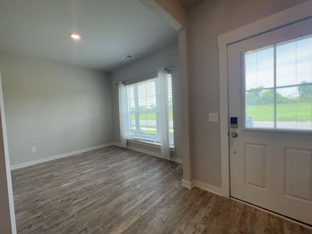 2012 Hardwick Ln, Gallatin, TN 37066