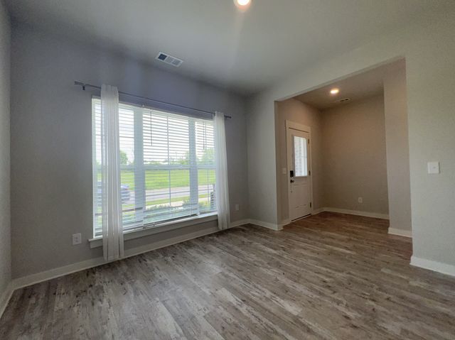 2012 Hardwick Ln, Gallatin, TN 37066