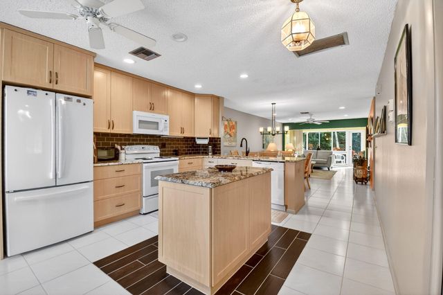 13752 Vía Flora , D, Delray Beach, FL 33484