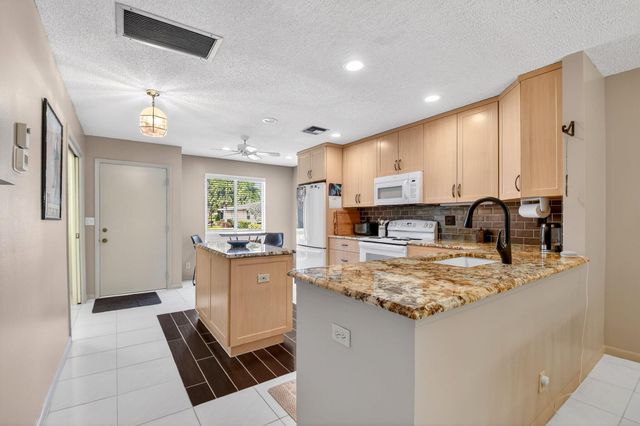 13752 Vía Flora , D, Delray Beach, FL 33484