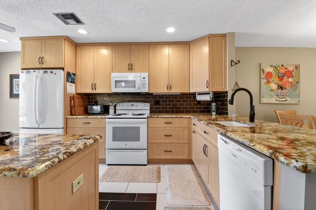 13752 Vía Flora , D, Delray Beach, FL 33484