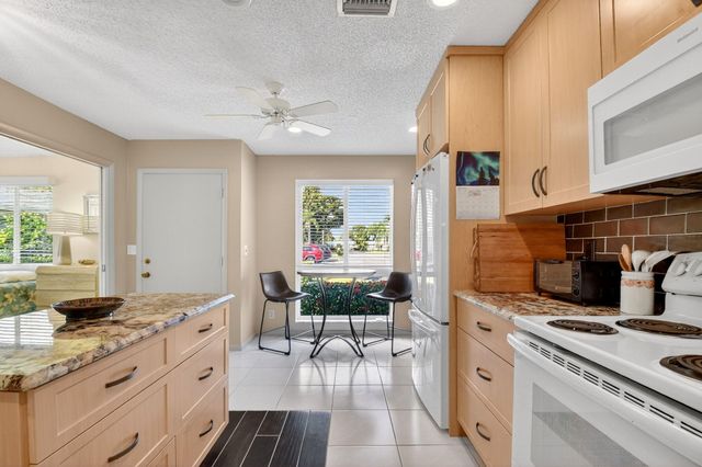 13752 Vía Flora , D, Delray Beach, FL 33484