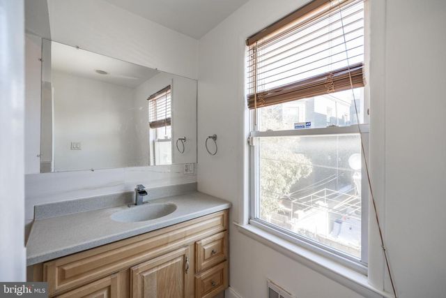 835 N NEWKIRK ST, Philadelphia, PA 19130