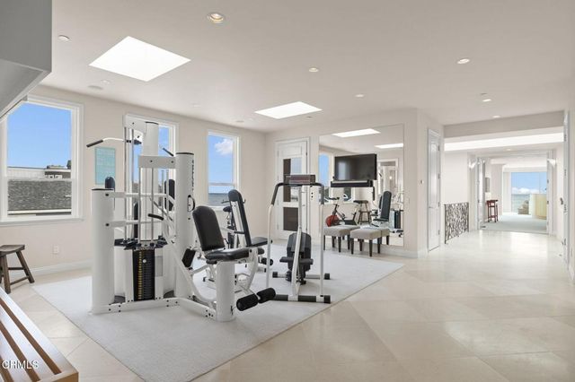 1135 Capri Way, Oxnard, CA 93035