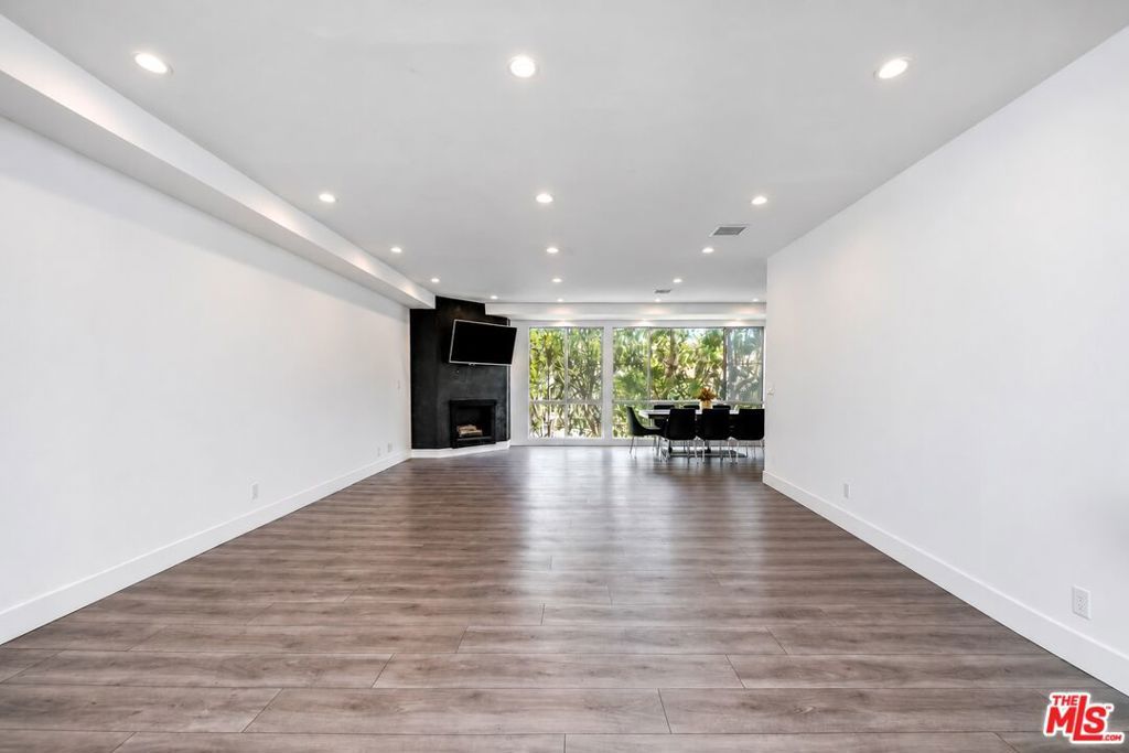 441 N Oakhurst Drive 304, Beverly Hills, CA 90210 — photo 2