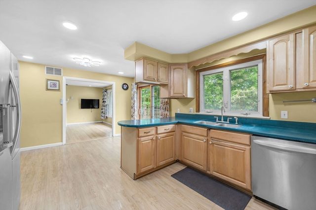 72 Paulson Dr, West Springfield, MA 01089