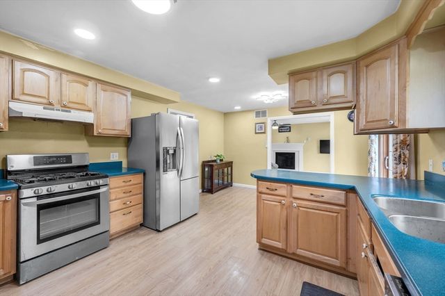 72 Paulson Dr, West Springfield, MA 01089